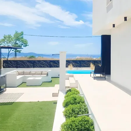 1 Villa *