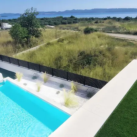 Villa 1 *