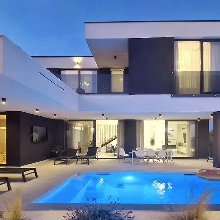 Villa 1