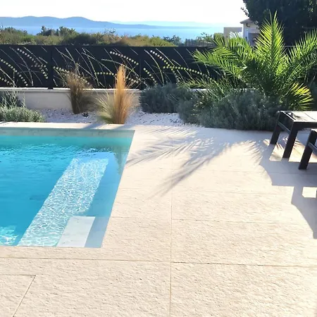 Villa 1 *
