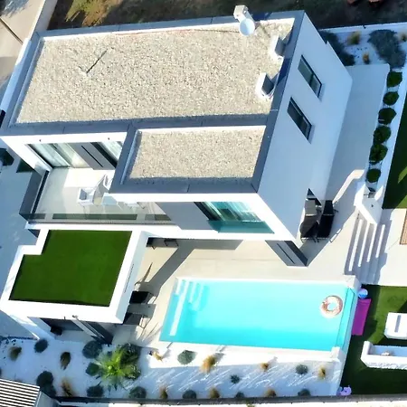 Villa 1 *